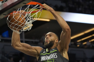 NBA》灰狼球星驚爆分手風波！趕走懷孕女友與年幼孩子