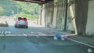 基隆7旬婦買菜穿越馬路 遭機車、汽車連環撞慘死