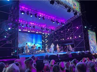 東浪嘉年華熱鬧登場 首日音樂會遇雨不減熱情