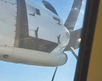 華信發動機外罩上掀 班機急返
