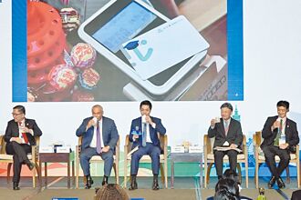 國際城市論壇 蔣12種語言問候