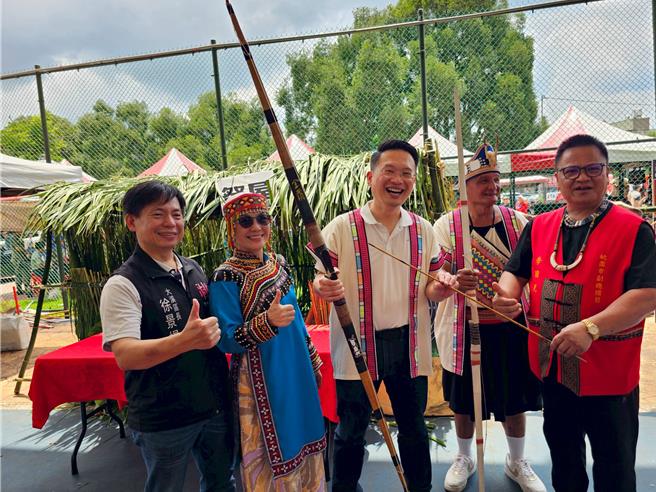 「桃园市原住民族岁时祭仪布农族Malahtangia射耳祭」17日于大溪区登场。(原民局提供)