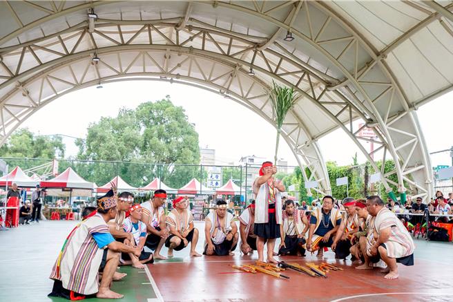 「桃园市原住民族岁时祭仪布农族Malahtangia射耳祭」17日于大溪区登场。(原民局提供)