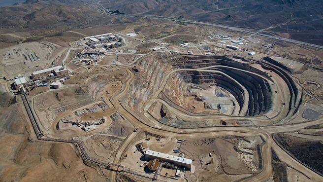 美國稀土開採商MP Materials14日宣布，與沙烏地阿拉伯礦業巨擘Ma’aden簽署諒解備忘錄，將聯手在沙烏地打造稀土供應鏈。圖／美聯社