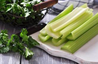 芹菜降血压 研究揭1吃法更有效
