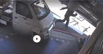 新莊男慣竊專偷現金 不識Gucci名牌包隨手丟