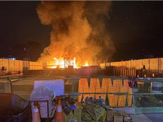 台中14期工地「暗夜大火」衝天际　惊悚画面曝光