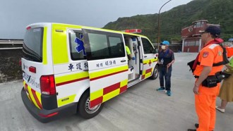 快訊》搭船遊基隆嶼「遭雷擊」 2名遊客爬燈塔感電灼傷送醫