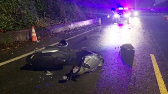 豪大雨釀山坡落石　三峽女騎士遭砸中摔車送醫