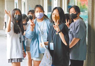 國中會考生活化 詐騙、俗女入題