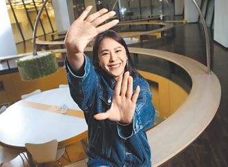 黄小柔当监制获成就感 下个目标写小说