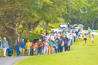 高球》勇抓7鳥 帕查拉朱達逆轉封后