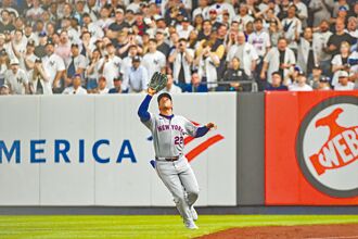 MLB》回洋基挨噓 索托脫帽擁抱球迷