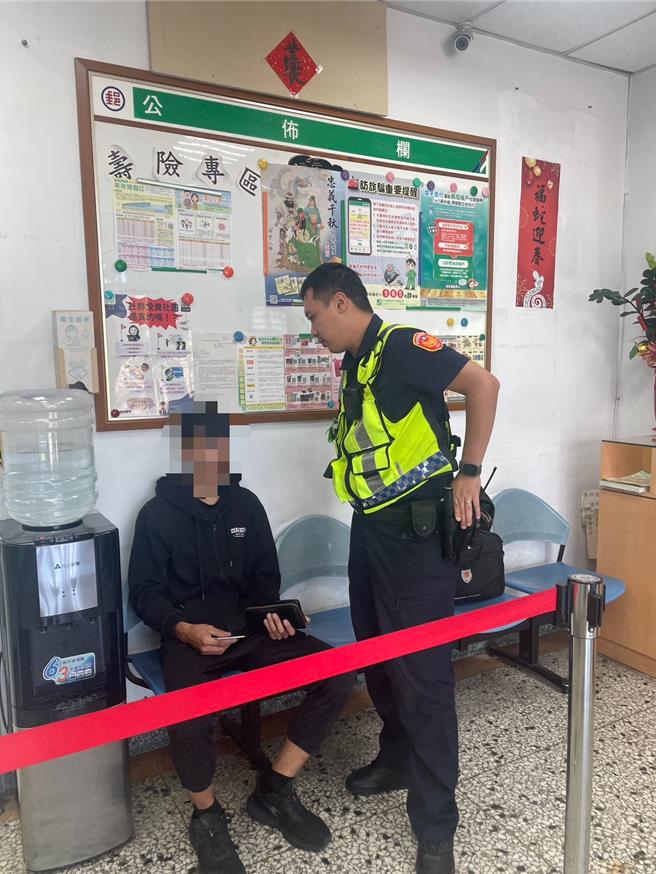 台中市豐原區發生1起假交友真詐騙案件，23歲的朱姓男子透過網路交友，以為找到的真愛，赴翁子郵局欲匯款5萬元給人在國外、從未見過、聲稱有資金周轉問題的女友，所幸行員警覺，及時報案處理，成功攔阻詐騙。（民眾提供）