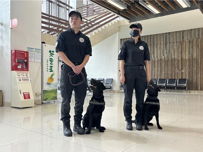 桃园汪汪队帅气出任务，助龟山警护世壮运射击赛。(翻摄照片／蔡依珍桃园传真)