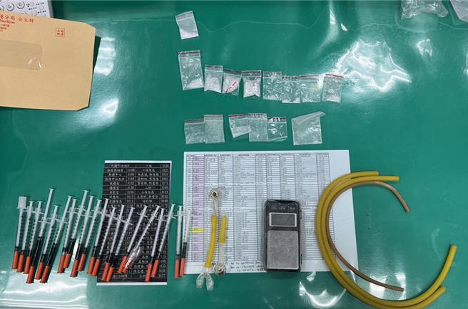 林姓教師駕車路過里港時，竟在車道上睡著，警方接獲民眾報案後，於車上查獲毒品和注射針頭等證物。（本報資料照）