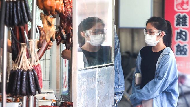 强化上班族肠胃健康保障，近年寿险业者积极推出针对肠胃相关疾病的专属保单，以满足民眾的实际需求。图／本报资料照片