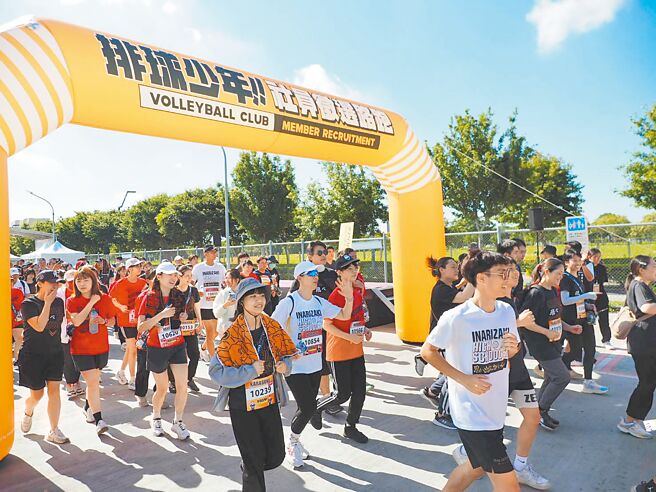 「2025排球少年社员徵选路跑」于17日在台中中央球场热血登场。（台中市政府提供／冯惠宜台中传真）