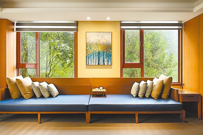 入住阿里山賓館特定房型，可由達人帶路領略阿里山之美。（阿里山賓館提供）