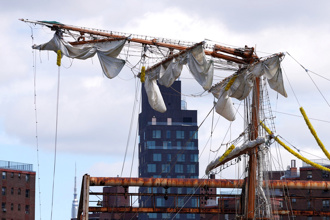 墨國軍艦撞美大橋「以為拍電影」！官員曝初步調查原因