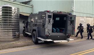 藏鐵皮屋提煉K他命！出動造價2000萬裝甲車 警衝鋒破門逮人