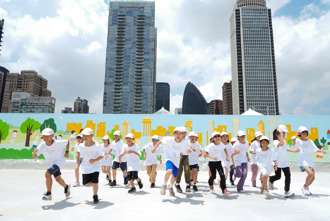  安藤忠雄打造臺中新地標！200位學童共創72米城市畫廊迎接「童書之森」