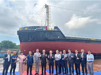 高港新购受泥船「高601号」下水典礼　第三季投入清淤