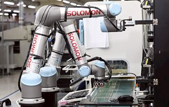 機器人雙雄 COMPUTEX秀肌肉