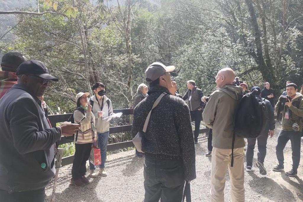 在地解說員導覽解說。（圖／林業保育署新竹分署）