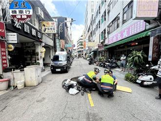 小貨車駕駛未兩段式開門 78歲騎士來不及閃「直撞車門重摔」