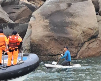 紅外線熱影像鎖定！2陸男划保麗龍板搶灘二膽  槍口對著不敢上島