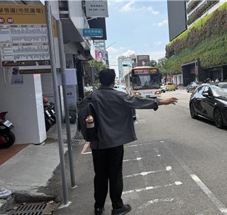 台中客運司機追逐下車乘客 指戳警告「給我注意！」引撻伐