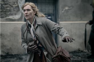 凯特温丝蕾扛新片自费发薪！ 拍戏受伤「无法呼吸」仍不喊卡  