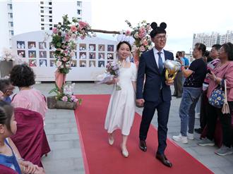 35对新人梦幻泳池畔许终身 云林集团结婚幸福登场