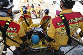 36小時不間斷！高雄市特搜隊149人4犬　模擬地震救援演練