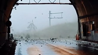 影》花莲土石流猛砸！惊人画面曝光 工人躲隧道避难