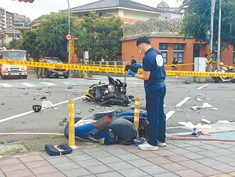 78歲翁駕車暴衝 3死12傷