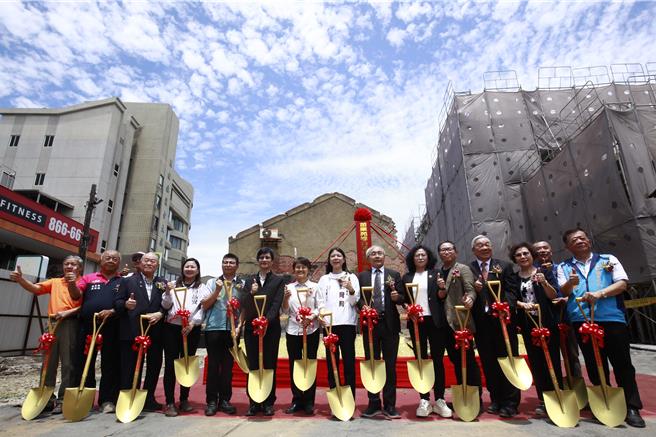 苑里镇公所20日上午举办苑里市场新建工程上梁及歷史建筑修復工程动土典礼。（吕丽甄摄）