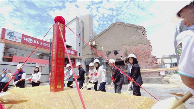 苑里镇公所20日上午举办苑里市场新建工程上梁及歷史建筑修復工程动土典礼。（吕丽甄摄）