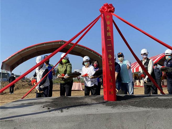 嘉义市湖美棒球场第一期工程3年前动工，市长黄敏惠主持。（本报资料照）