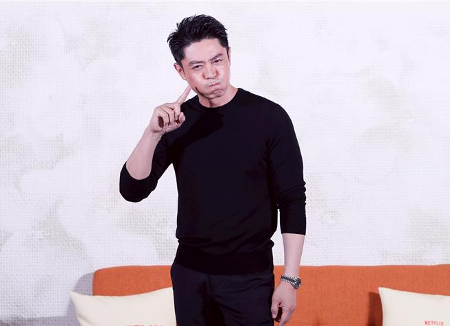 霍建華難得受訪，搞笑做鬼臉。（陳俊吉攝）