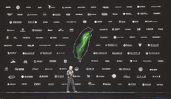 NVIDIA輝達執行長黃仁勳19日發表專題演說。圖／王德為