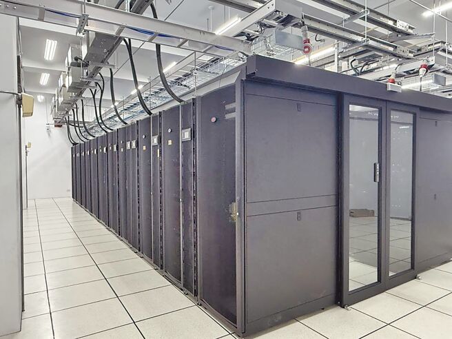 施耐德电机携手东丰科技打造台湾AI超级运算中心典范，优化PUE达1.25，实现算力与能源效率双重突破。图／施耐德电机提供