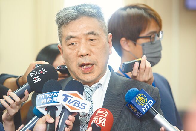 中國大陸民航局6日突宣布啟用M503航線的W121銜接支線。國防安全研究院國防戰略與資源研究所所長蘇紫雲（見圖）指出，大陸此舉不僅壓縮台灣的空防預警時間，更是試圖「徹底抹去台海中線」。（本報資料照片）