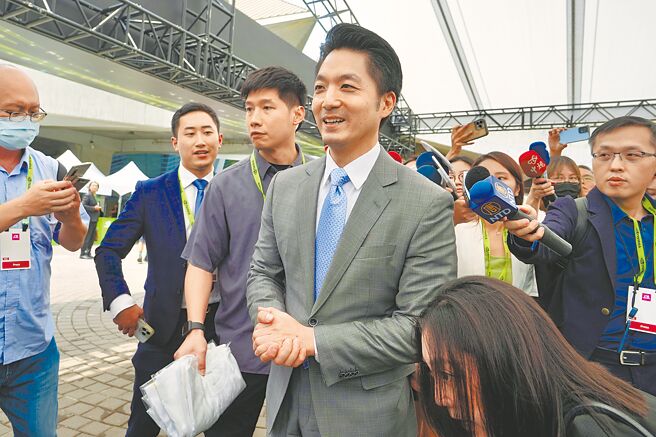 辉达执行长黄仁勋19日宣布台湾总部将设在北士科。台北市长蒋万安（中）表示，一定会给予各项协助。（邓博仁摄）