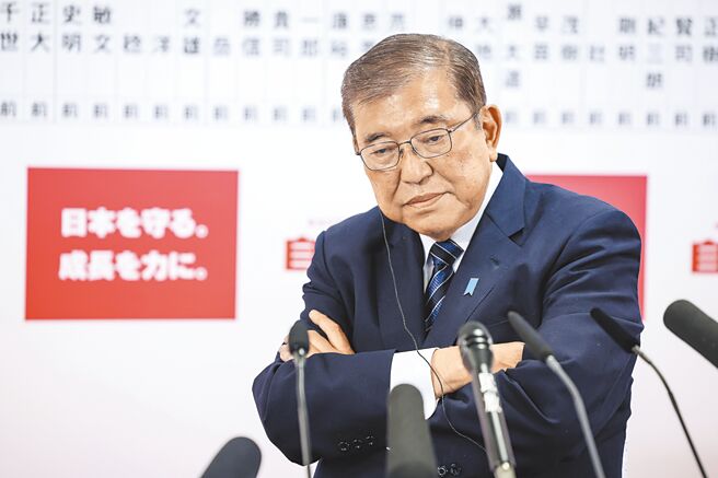 日本米价在选前失控，衝击石破茂政府。据《共同社》最新民调，石破内阁支持率跌至27.4％，创上任至今新低。（美联社）