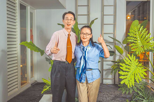 73岁的关聪（左）与王淑娟19日出席大爱剧《生命的麦田》媒体茶叙。（大爱台提供）