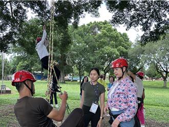 新社高中接待美國學者 展現國際交流實力