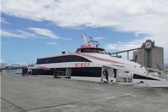 因應未來海運備援需求 天王星21號試泊花蓮港熟悉海況
