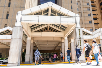 台大狼医频传遭批「医医相护」 立委促卫福部设停职机制